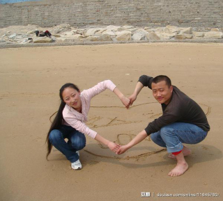 Illustration for article titled From Cute to Awkwardly Hilarious, These are China's Matching Couples